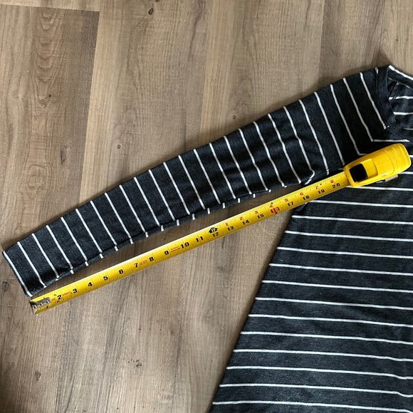 4/$20 Hollister | Striped Long Sleeve Knit T-Shirts (Grey & White) - Picture 6 of 6